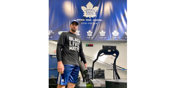 TORONTO MAPLE LEAFS -joukkueen pelaajat alkavat palata joukkueeseen